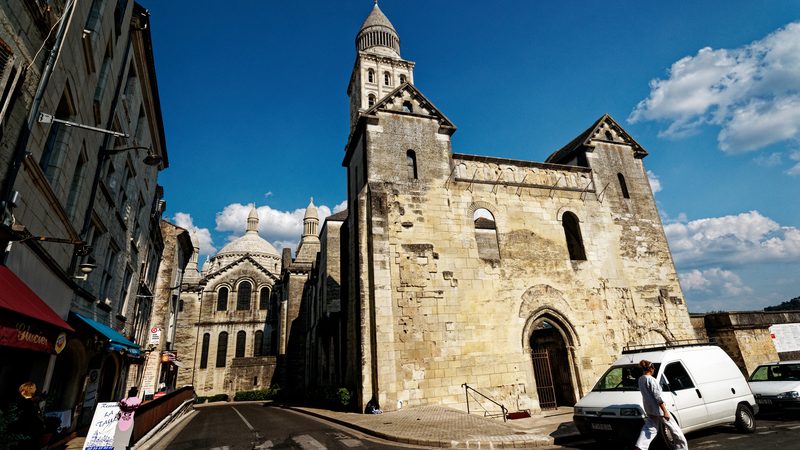 Périgueux - Place de la Clautre - View East on Cathédrale Saint-Front 1047