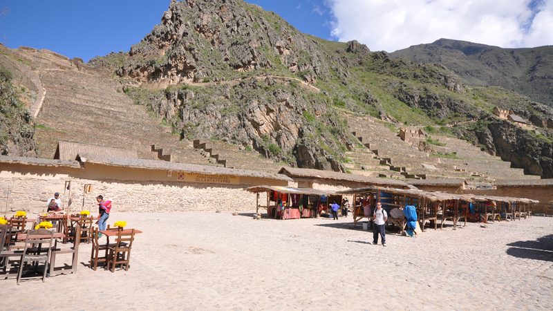The valleys of the Urubamba and Patakancha rivers along Ollantaytambo are covered by an extensive set of agric