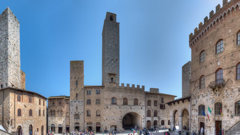 Piazza del Duomo - San Gimignano, Siena, Italia
